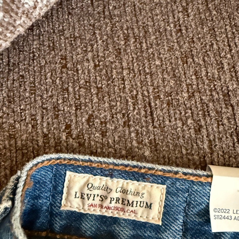 Levi's Straight-Leg Jeans in Light Blue Wash - Picture 5 of 5